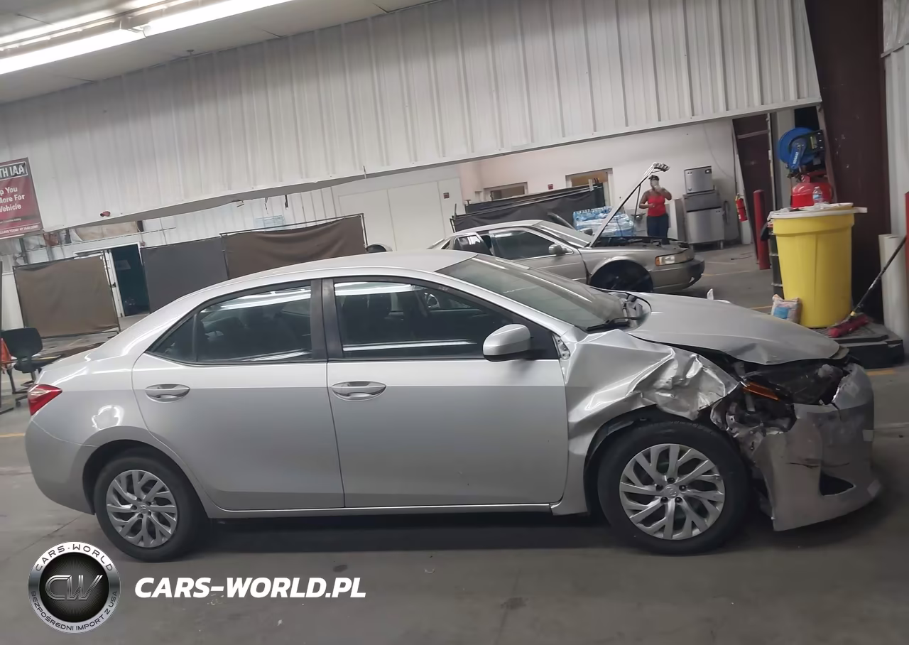 2018 Toyota Corolla Le VIN:2T1BURHE1JC034327 - 13