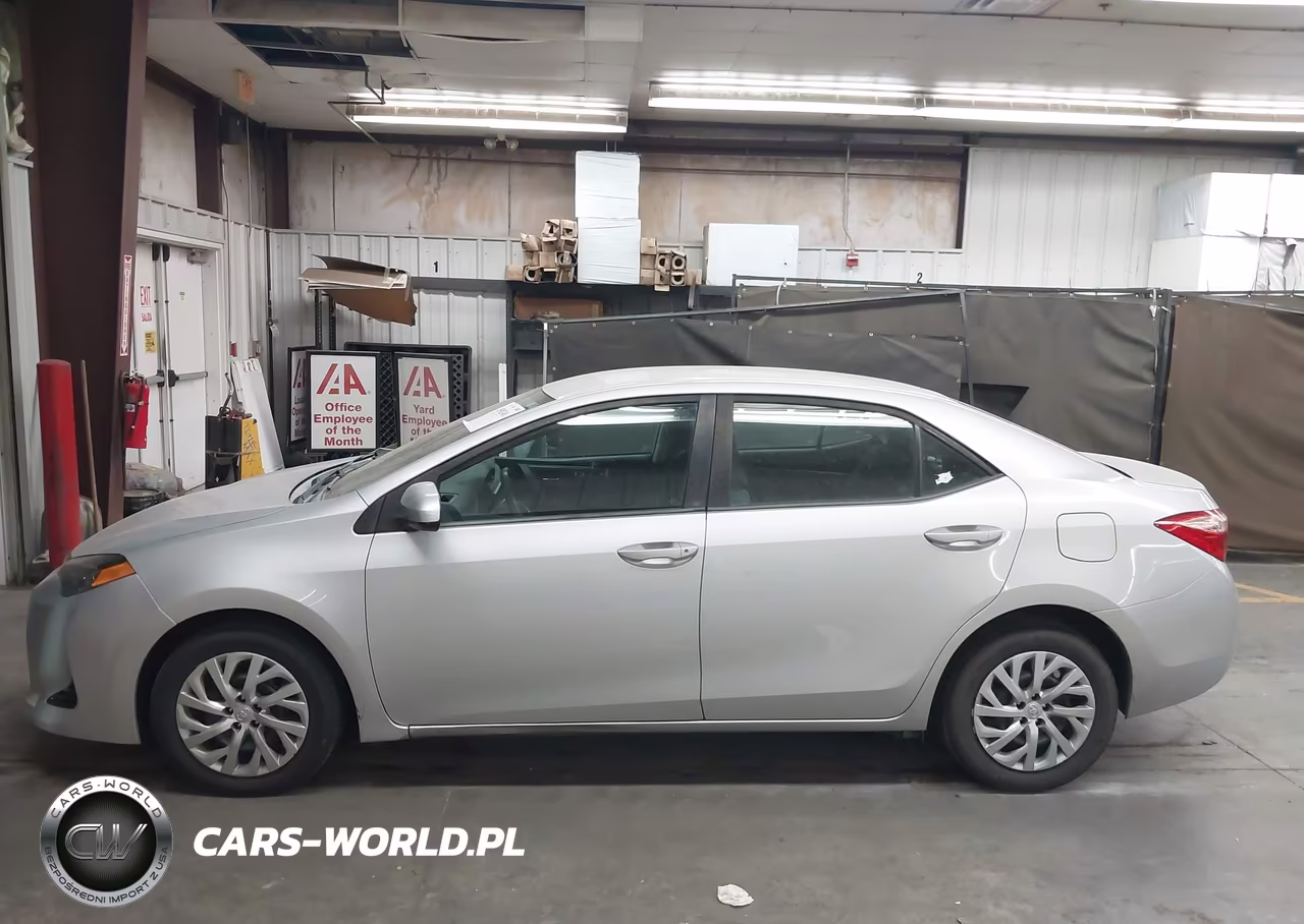 2018 Toyota Corolla Le VIN:2T1BURHE1JC034327 - 14