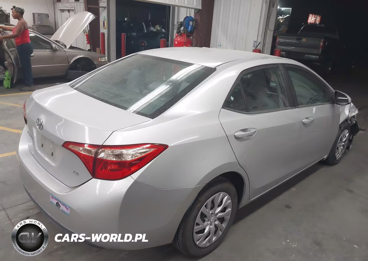 2018 Toyota Corolla Le VIN:2T1BURHE1JC034327 - 4