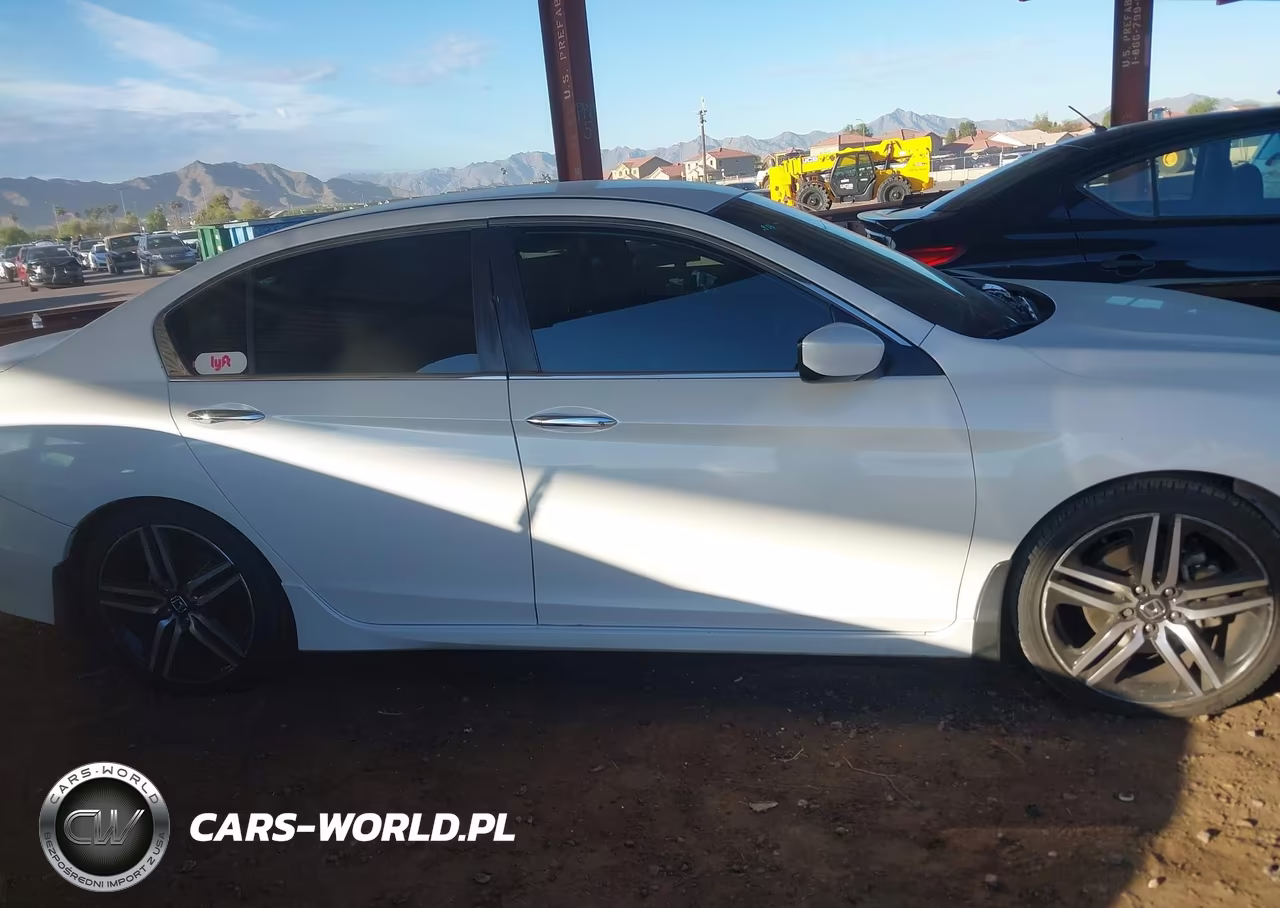 2017 Honda Accord Sport VIN:1HGCR2F5XHA123197 - 13