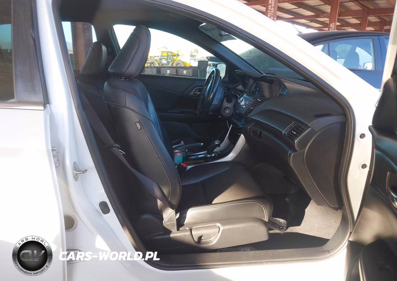 2017 Honda Accord Sport VIN:1HGCR2F5XHA123197 - 5
