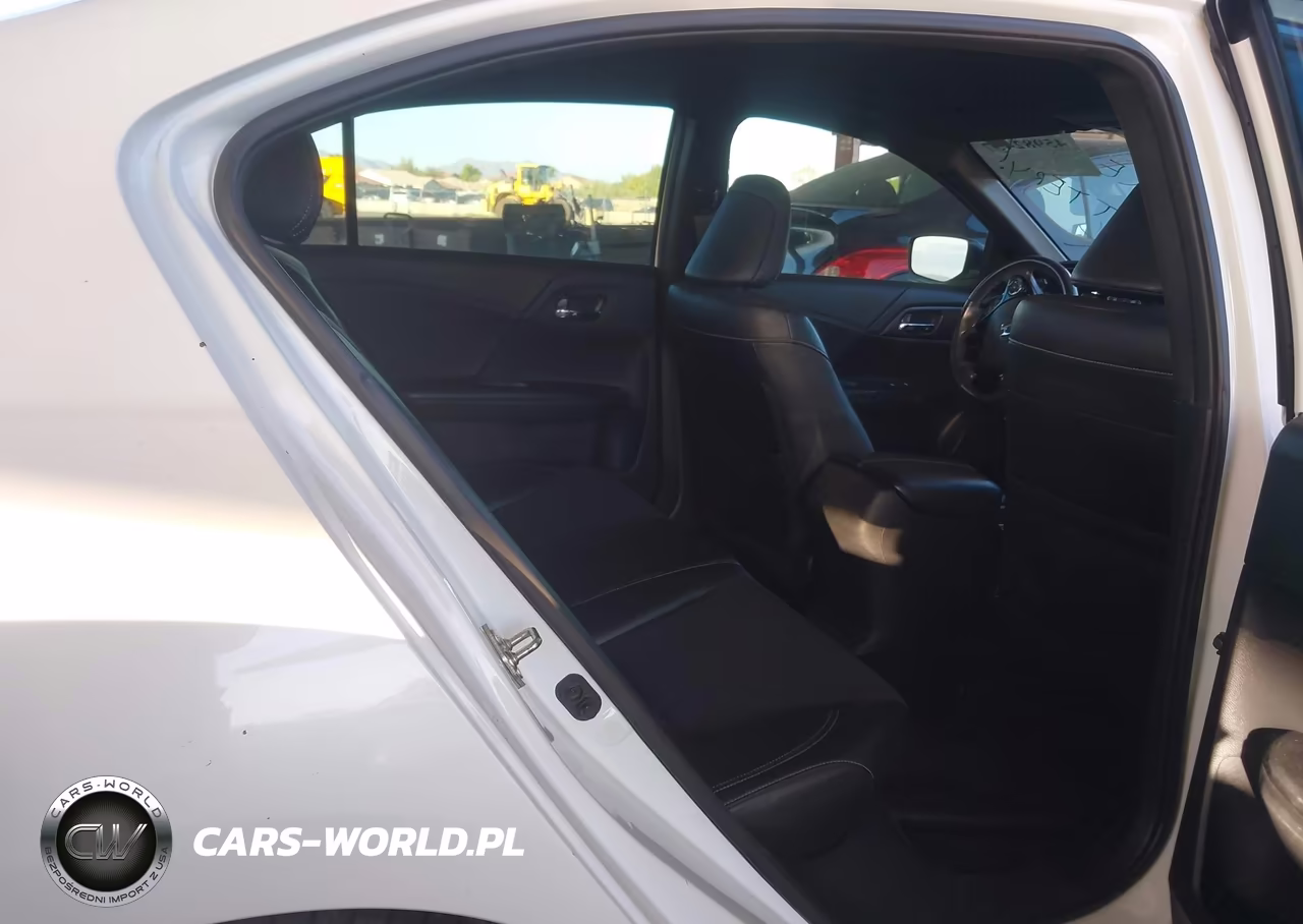 2017 Honda Accord Sport VIN:1HGCR2F5XHA123197 - 8