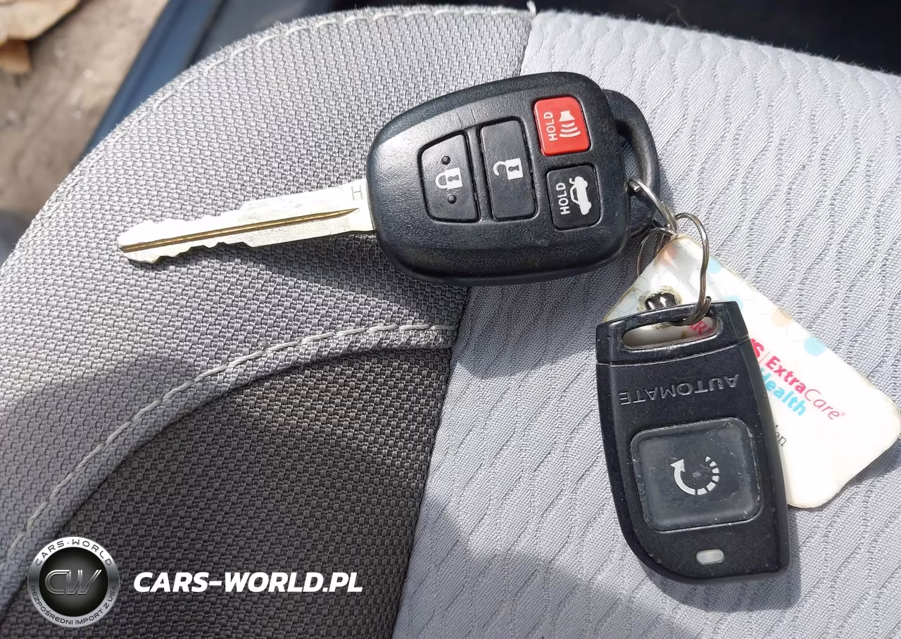 2017 Toyota Corolla Le VIN:2T1BURHE2HC832099 - 11
