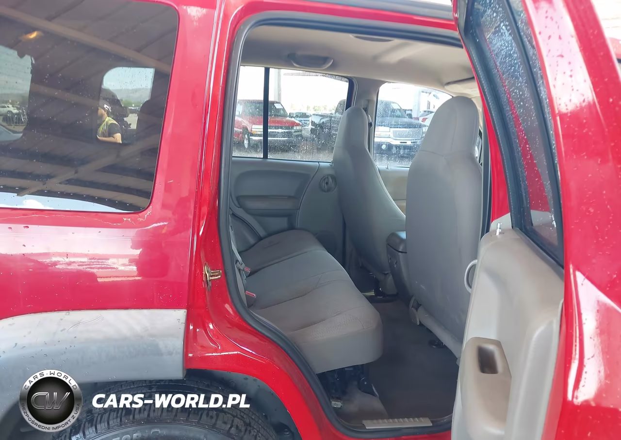 2004 Jeep Liberty Sport VIN:1J4GK48K94W282674 - 8