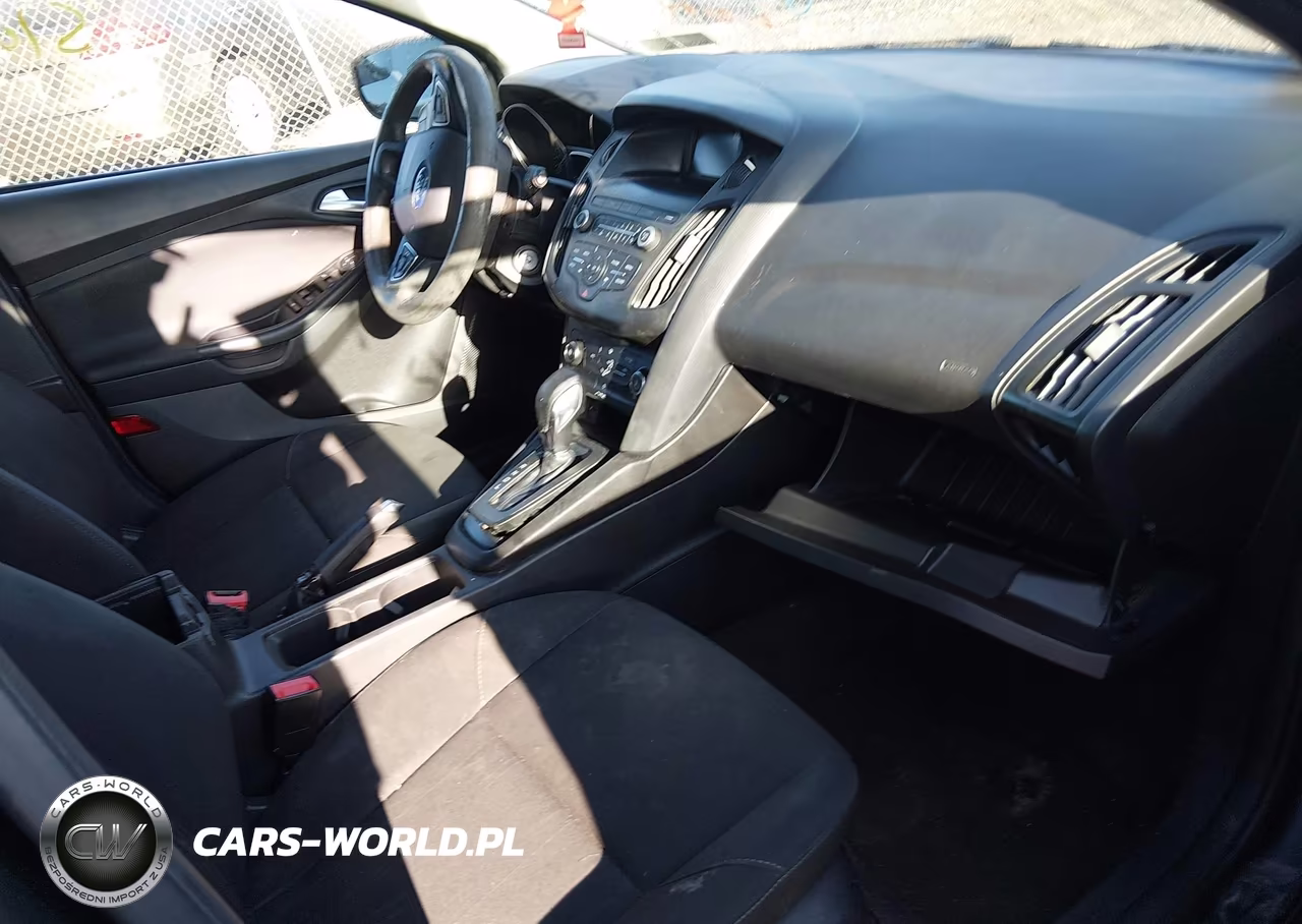 2018 Ford Focus Se VIN:1FADP3K28JL307094 - 5