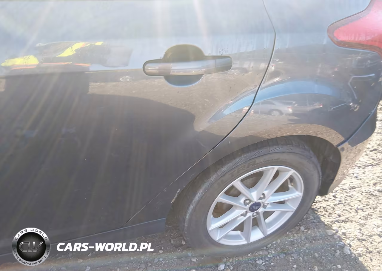 2018 Ford Focus Se VIN:1FADP3K28JL307094 - 6