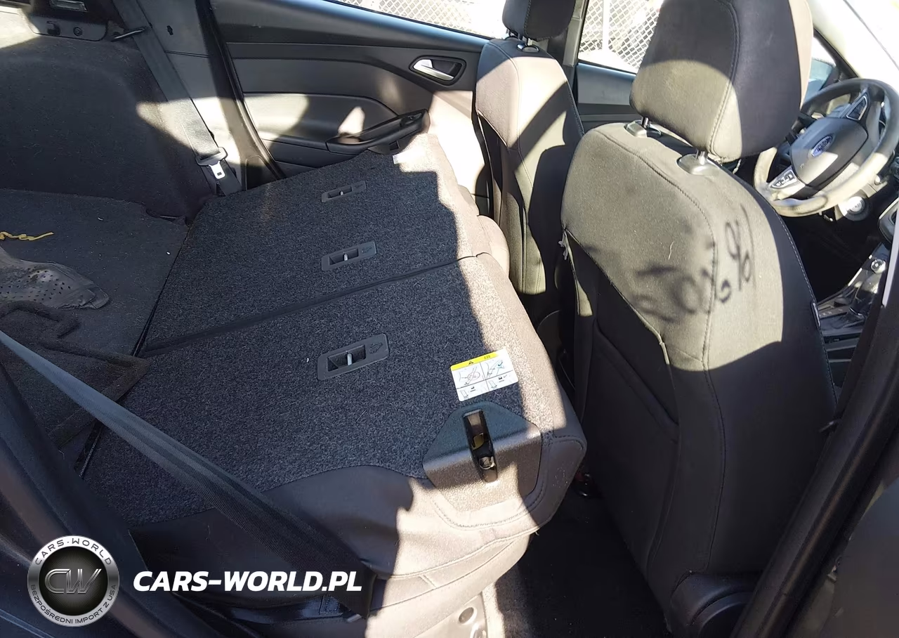 2018 Ford Focus Se VIN:1FADP3K28JL307094 - 8