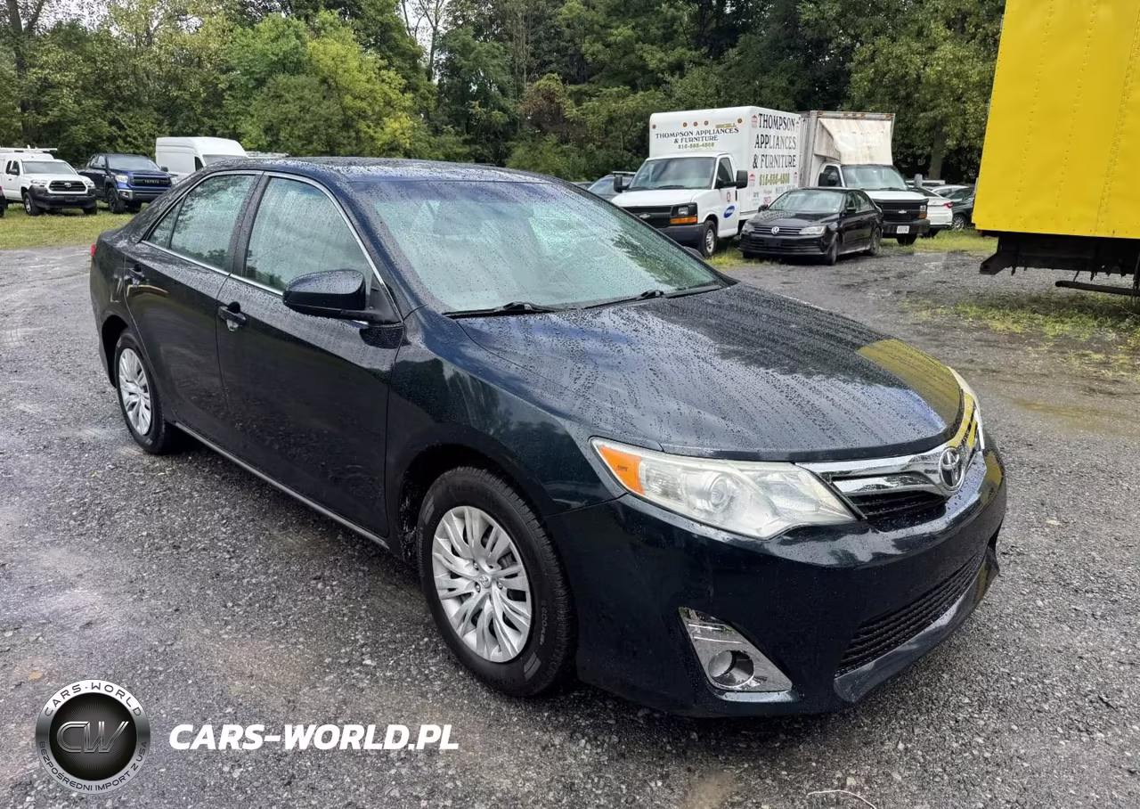2014 Toyota Camry Le – zdjęcie 1 z 11
