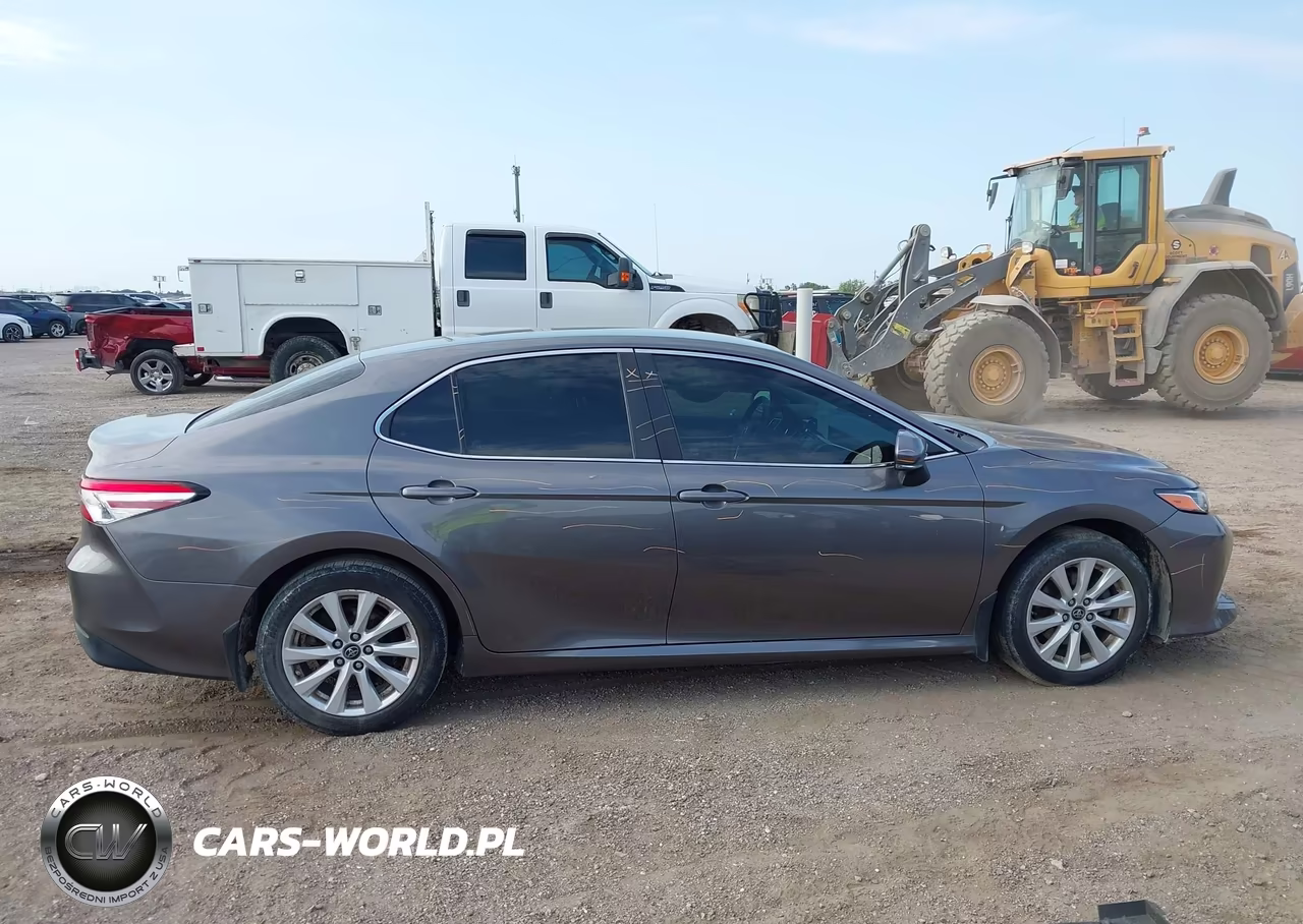 2018 Toyota Camry Le VIN:4T1B11HK5JU558658 - 13