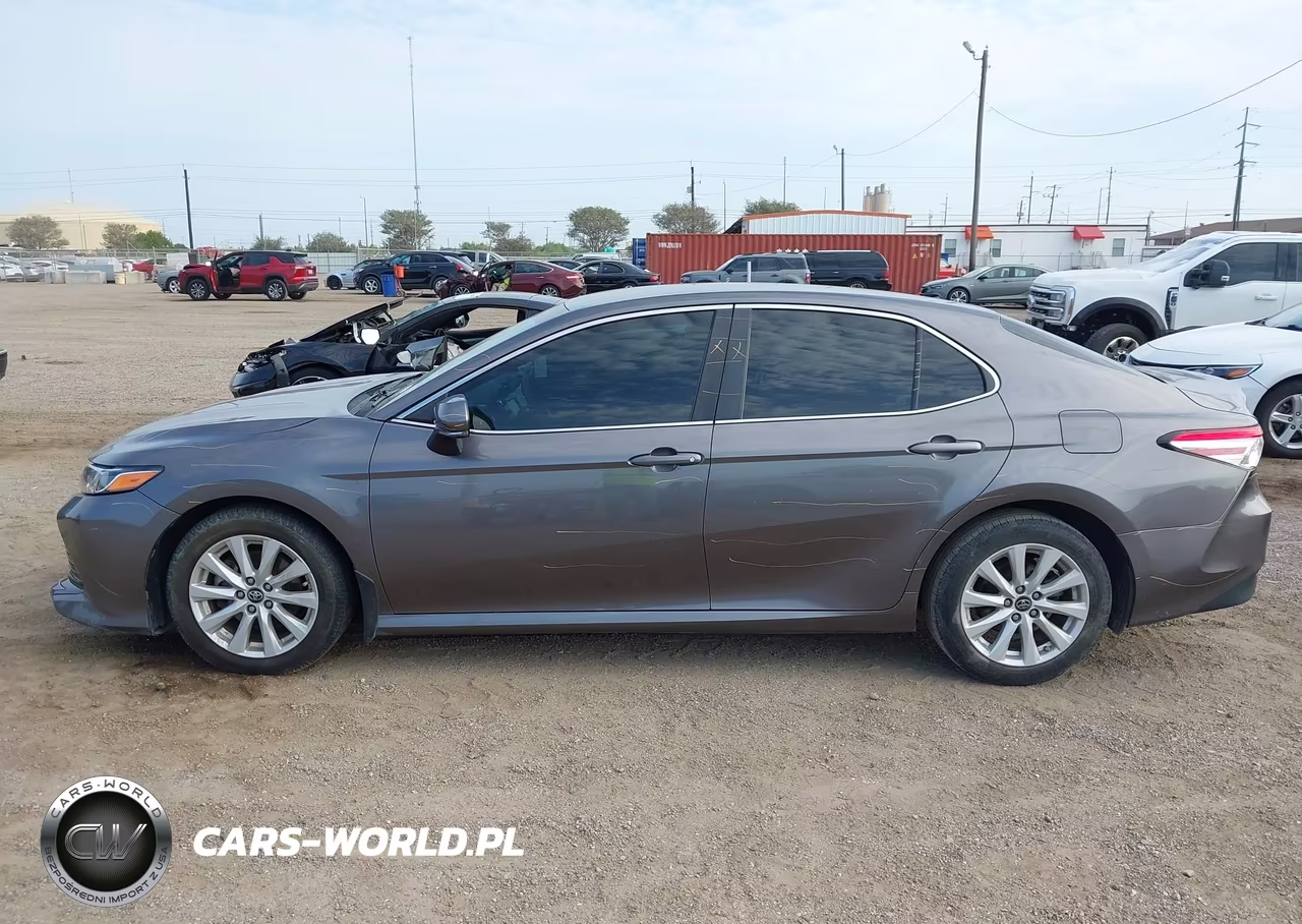 2018 Toyota Camry Le VIN:4T1B11HK5JU558658 - 14