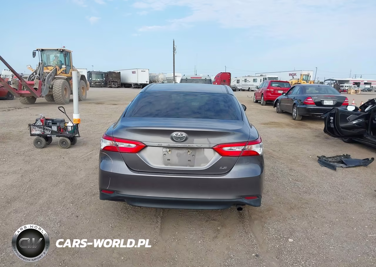 2018 Toyota Camry Le VIN:4T1B11HK5JU558658 - 16