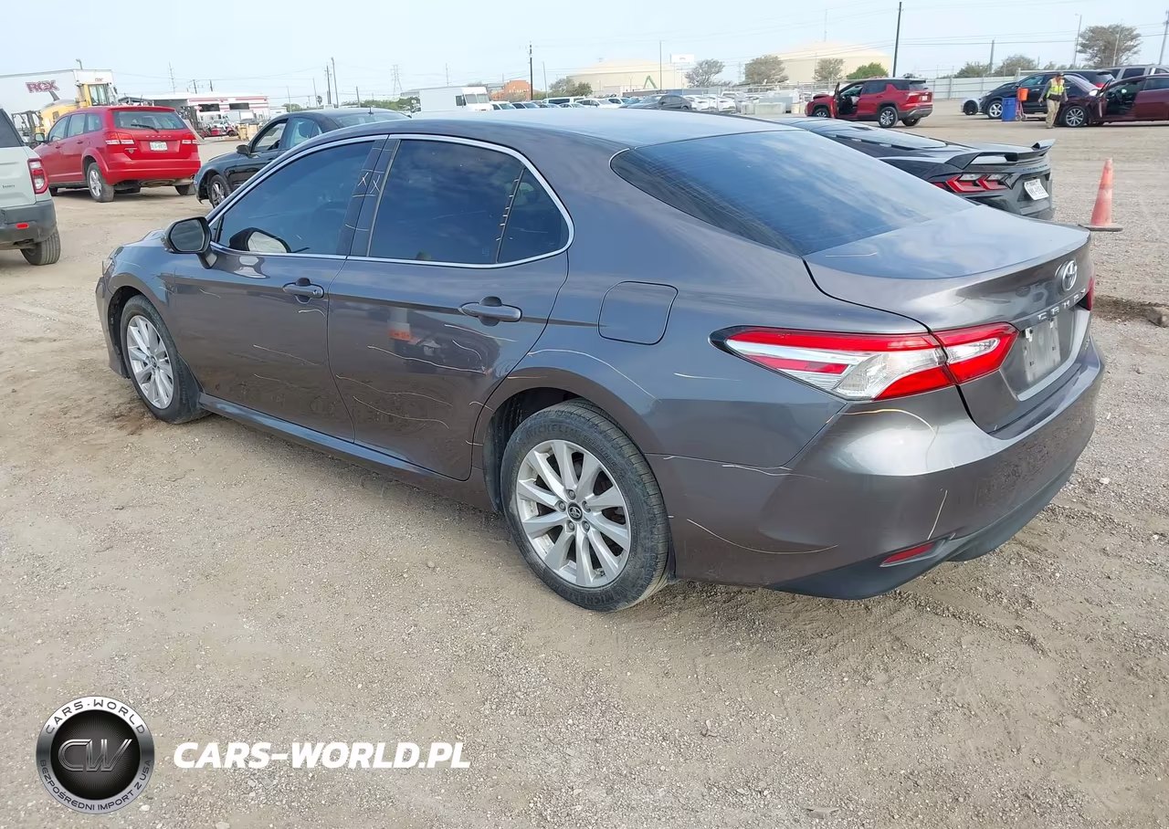 2018 Toyota Camry Le VIN:4T1B11HK5JU558658 - 3