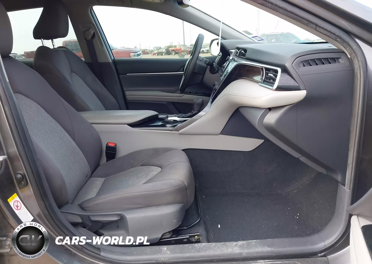 2018 Toyota Camry Le VIN:4T1B11HK5JU558658 - 5