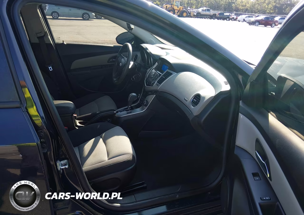 2015 Chevrolet Cruze Ls Auto VIN:1G1PA5SH2F7180439 - 5