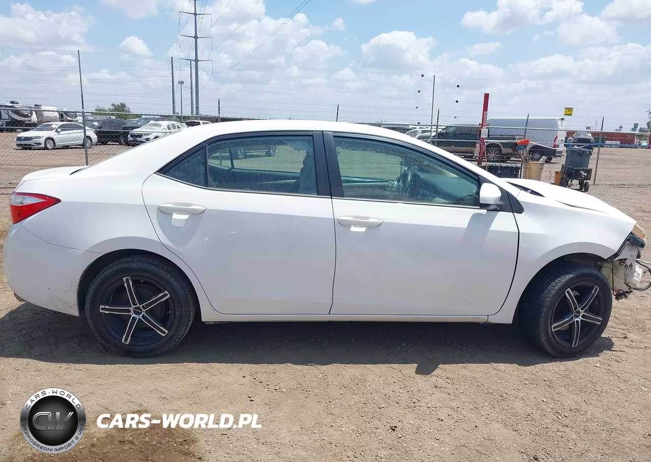 2015 Toyota Corolla Le VIN:5YFBURHE3FP259775 - 14