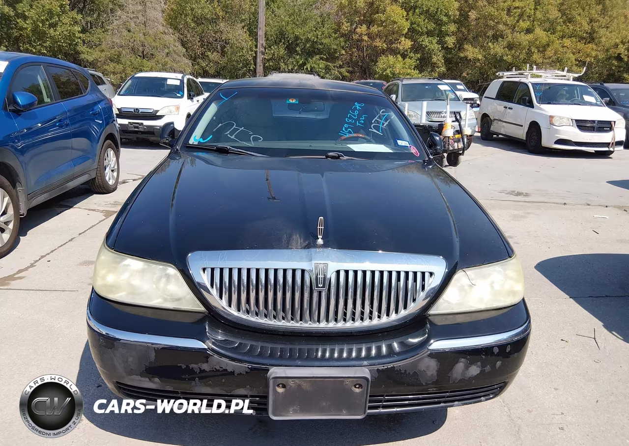 2011 Lincoln Town Car Signature Limited VIN:2LNBL8CVXBX751743 - 12