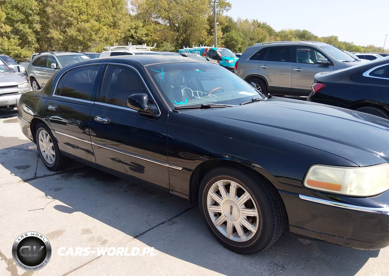 2011 Lincoln Town Car Signature Limited VIN:2LNBL8CVXBX751743 - 13