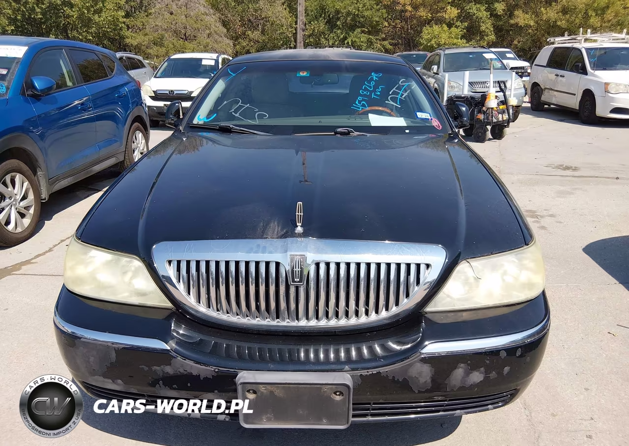 2011 Lincoln Town Car Signature Limited VIN:2LNBL8CVXBX751743 - 6