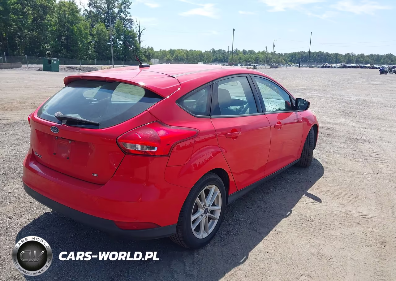 2016 Ford Focus Se VIN:1FADP3K25GL377161 - 4