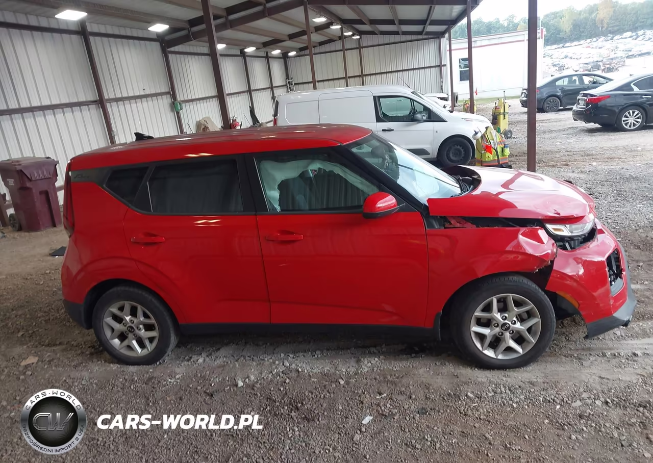 2021 Kia Soul S VIN:KNDJ23AU2M7768724 - 13