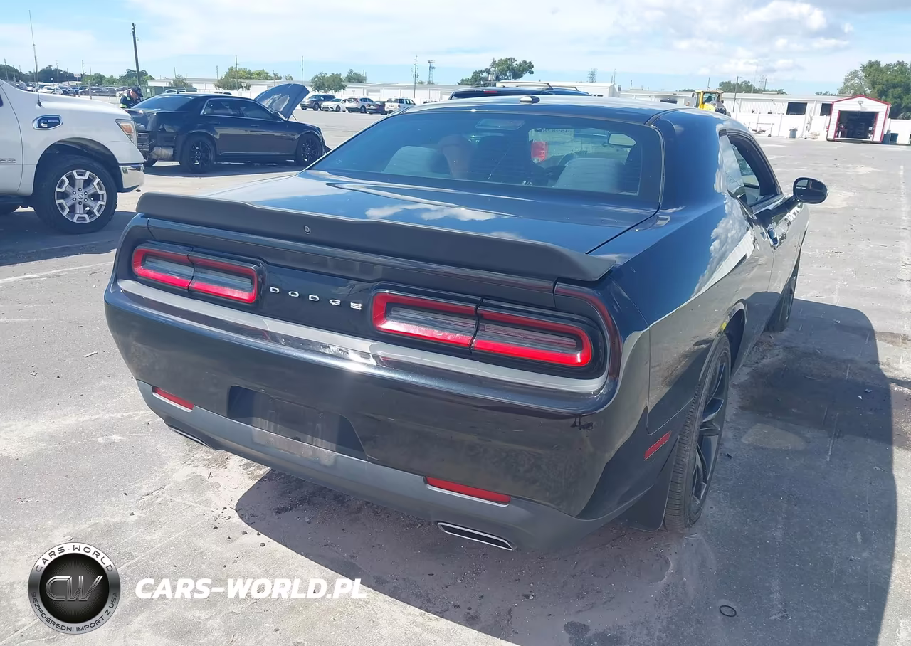 2018 Dodge Challenger Sxt VIN:2C3CDZAGXJH318260 - 4
