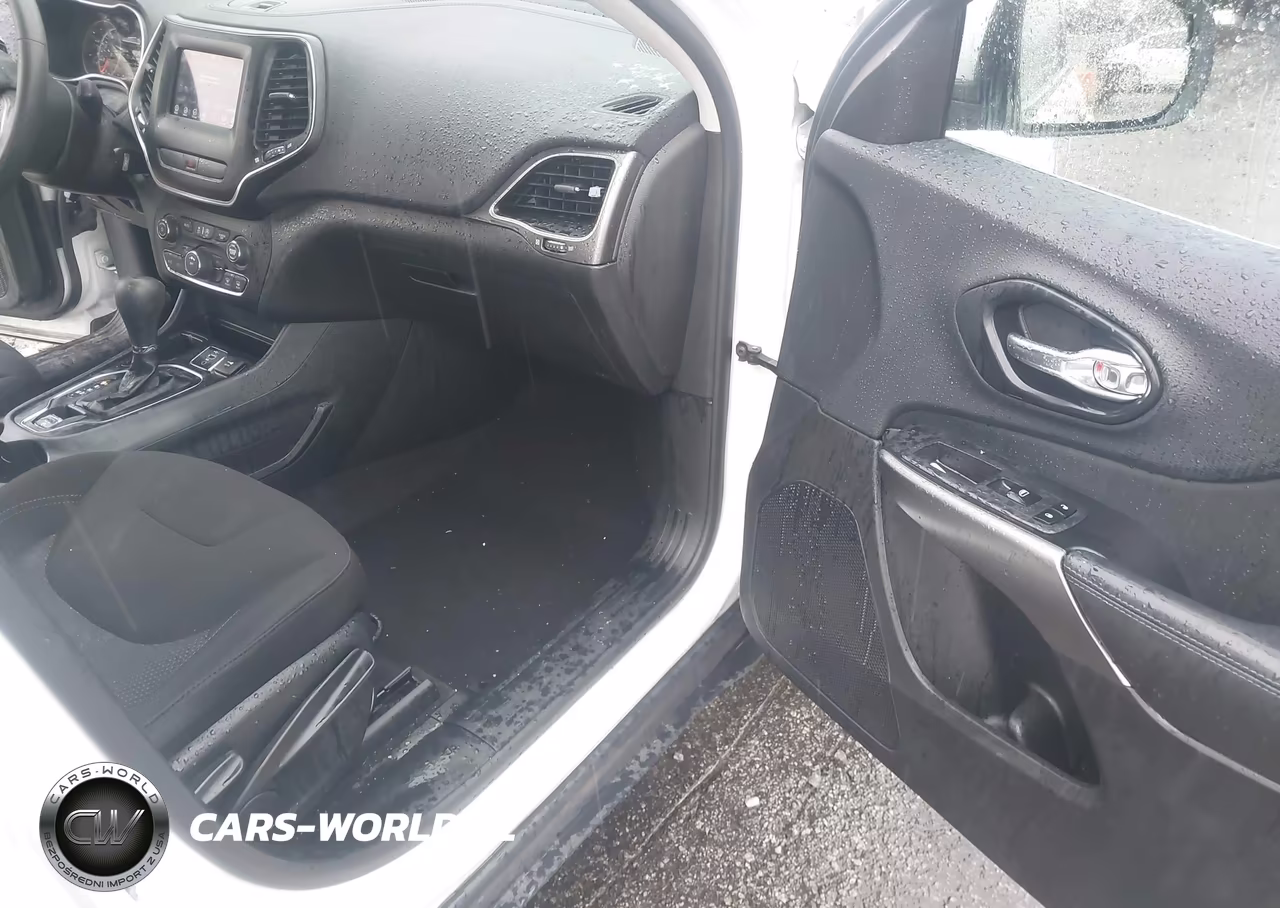 2019 Jeep Cherokee Latitude Fwd VIN:1C4PJLCB9KD332198 - 5