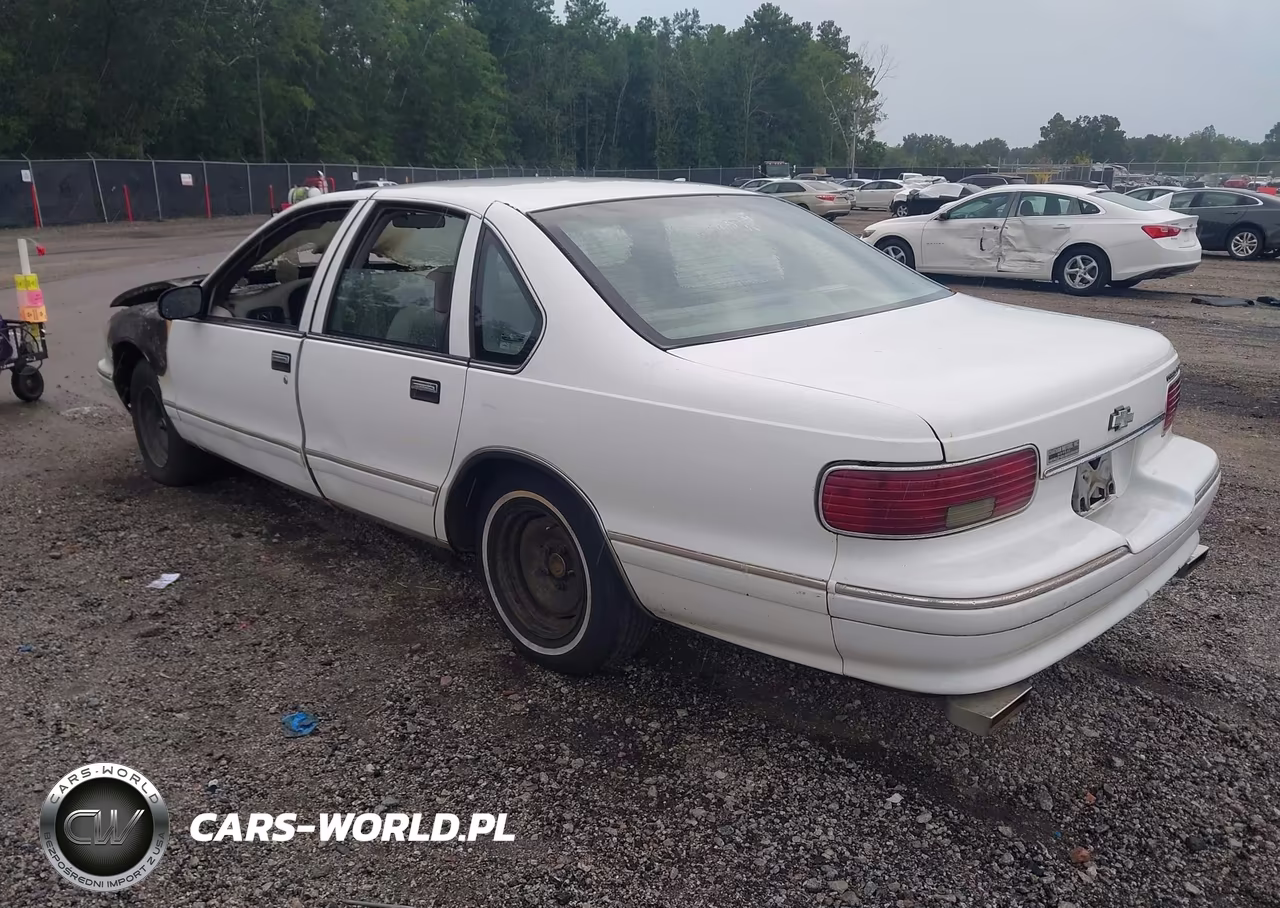 1996 Chevrolet Caprice Classic VIN:1G1BL52WXTR156845 - 3