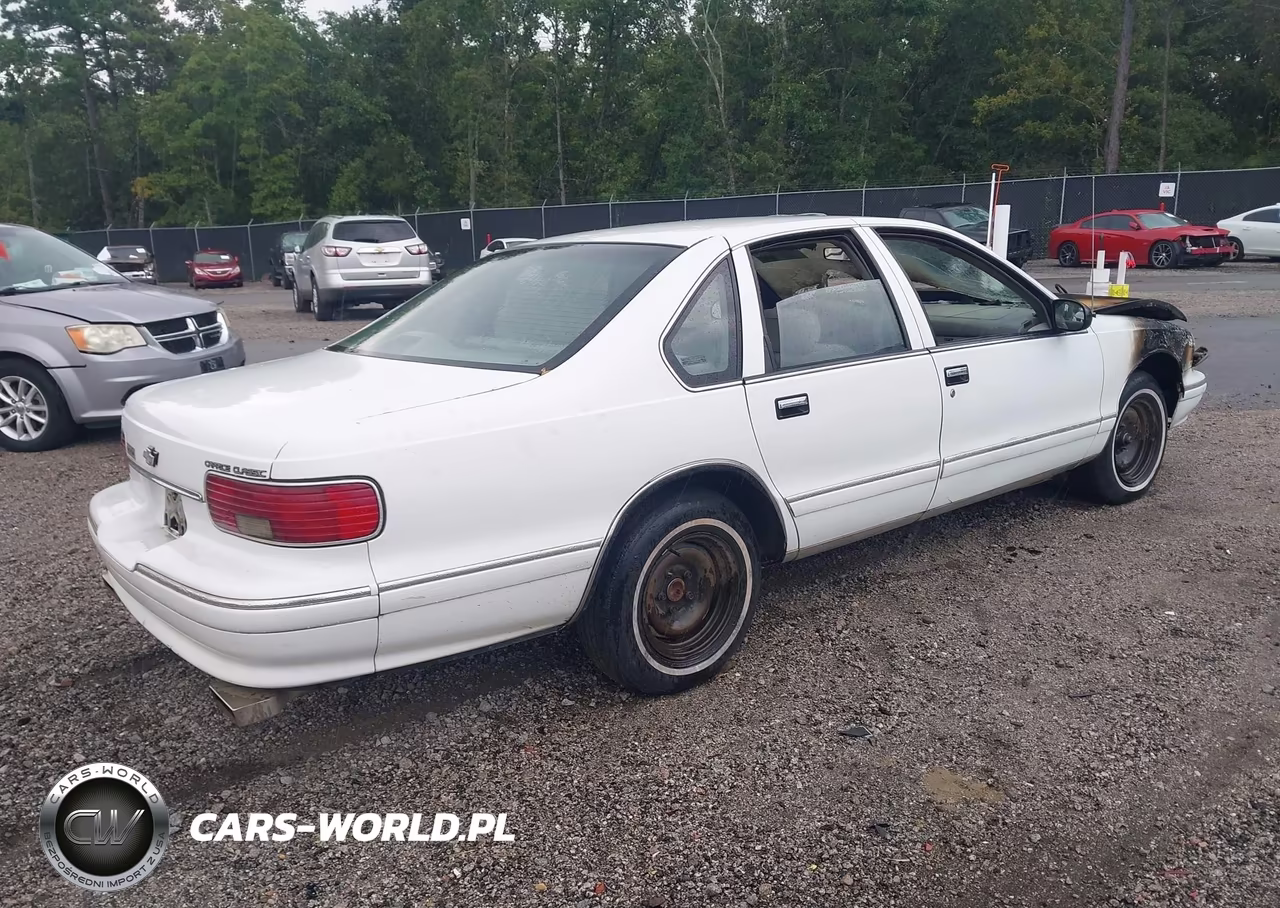 1996 Chevrolet Caprice Classic VIN:1G1BL52WXTR156845 - 4
