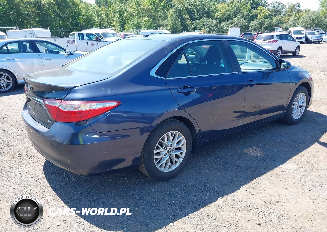 2017 Toyota Camry Le VIN:4T1BF1FK7HU743132 - 4