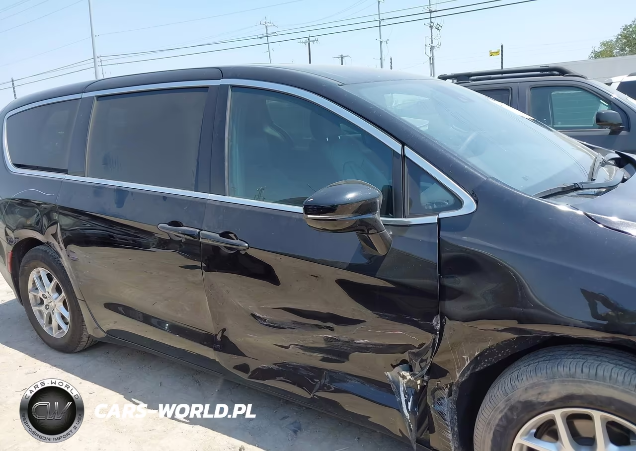 2025 Chrysler Pacifica Select VIN:2C4RC1BG6SR569653 - 13