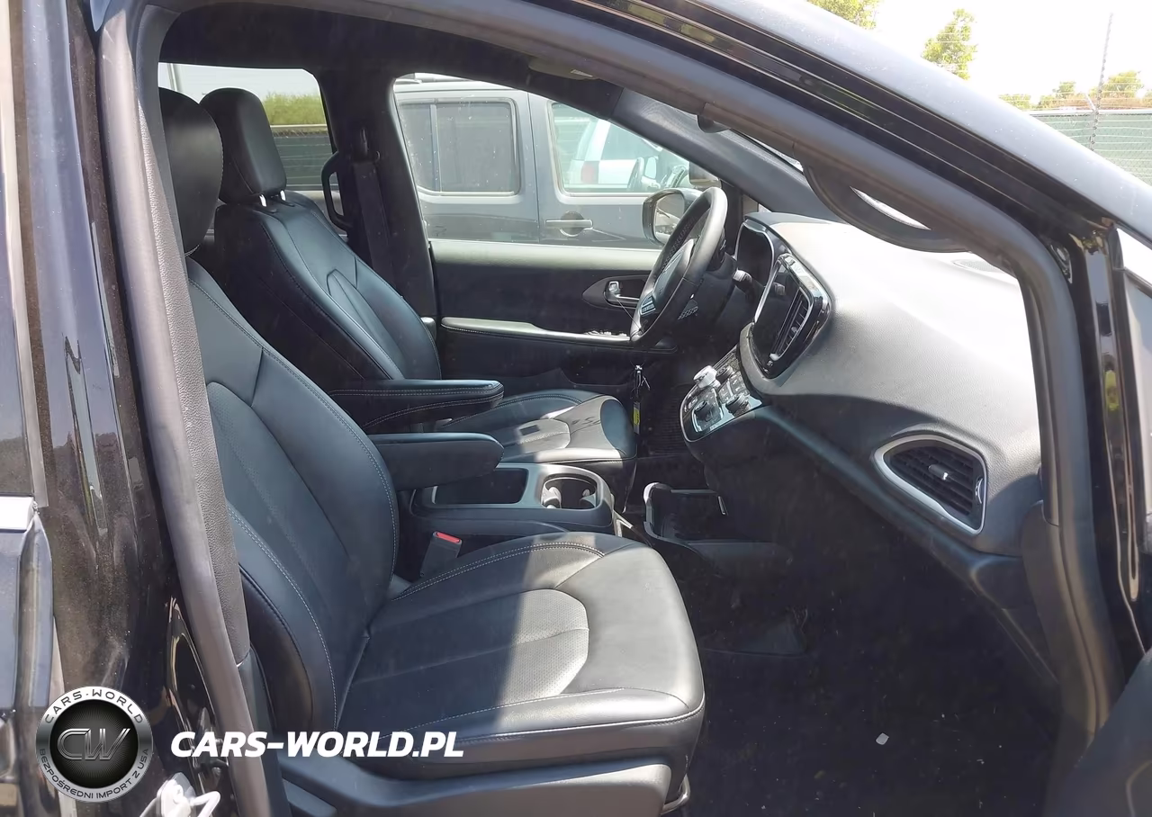 2025 Chrysler Pacifica Select VIN:2C4RC1BG6SR569653 - 5