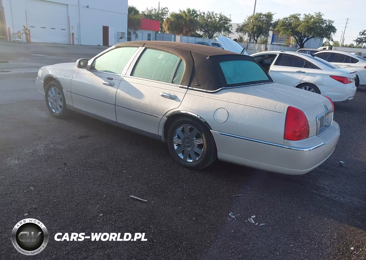 2003 Lincoln Town Car Cartier VIN:1LNHM83W73Y630914 - 3