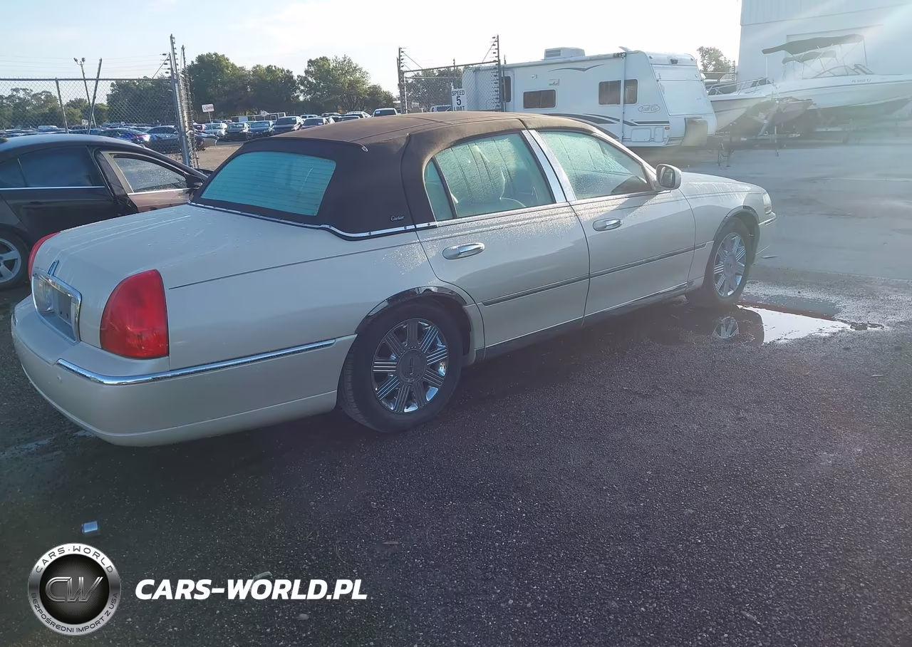 2003 Lincoln Town Car Cartier VIN:1LNHM83W73Y630914 - 4