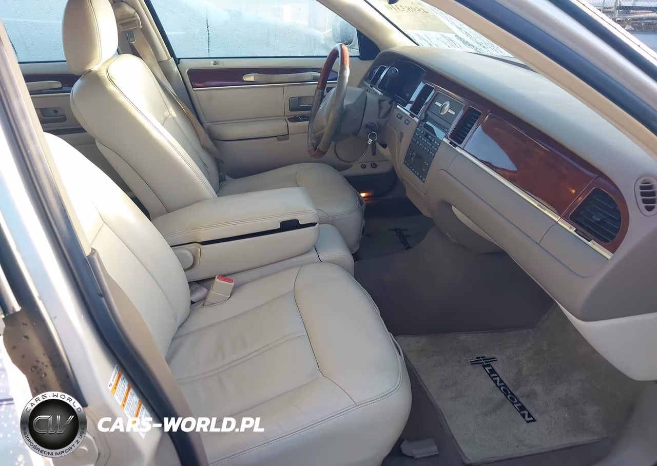 2003 Lincoln Town Car Cartier VIN:1LNHM83W73Y630914 - 5
