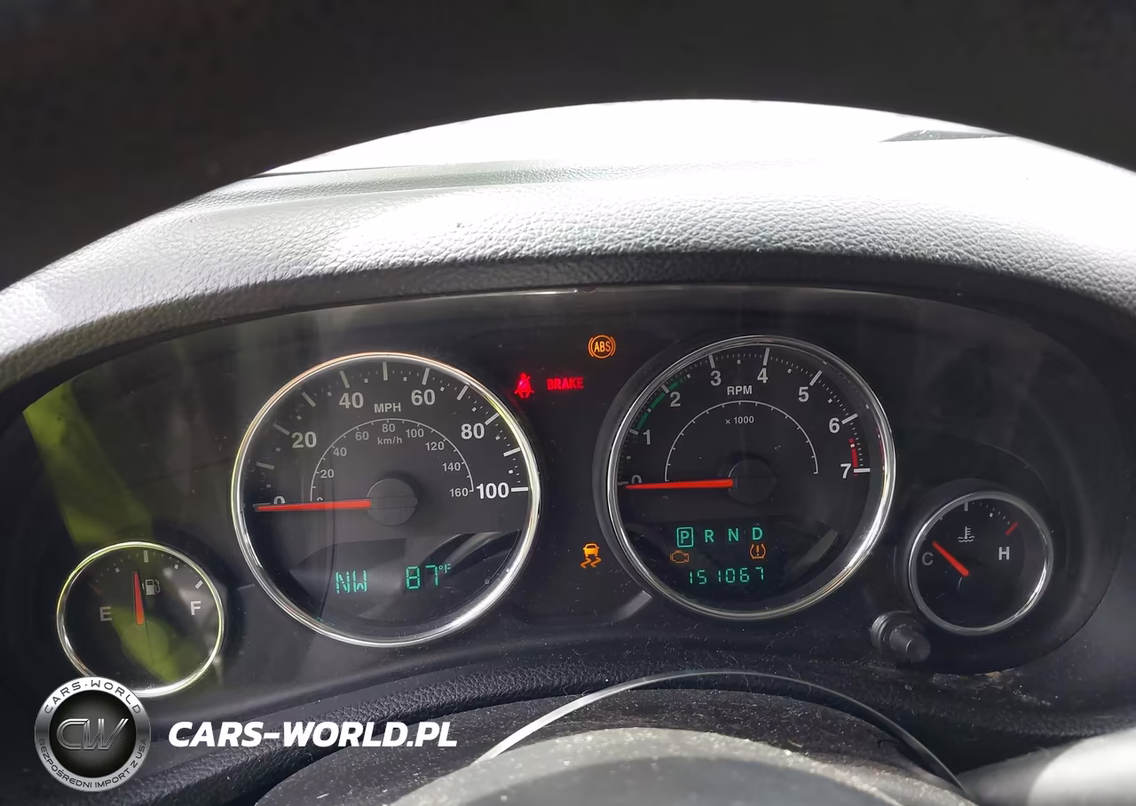 2014 Jeep Wrangler Unlimited Sport VIN:1C4BJWDGXEL106543 - 7