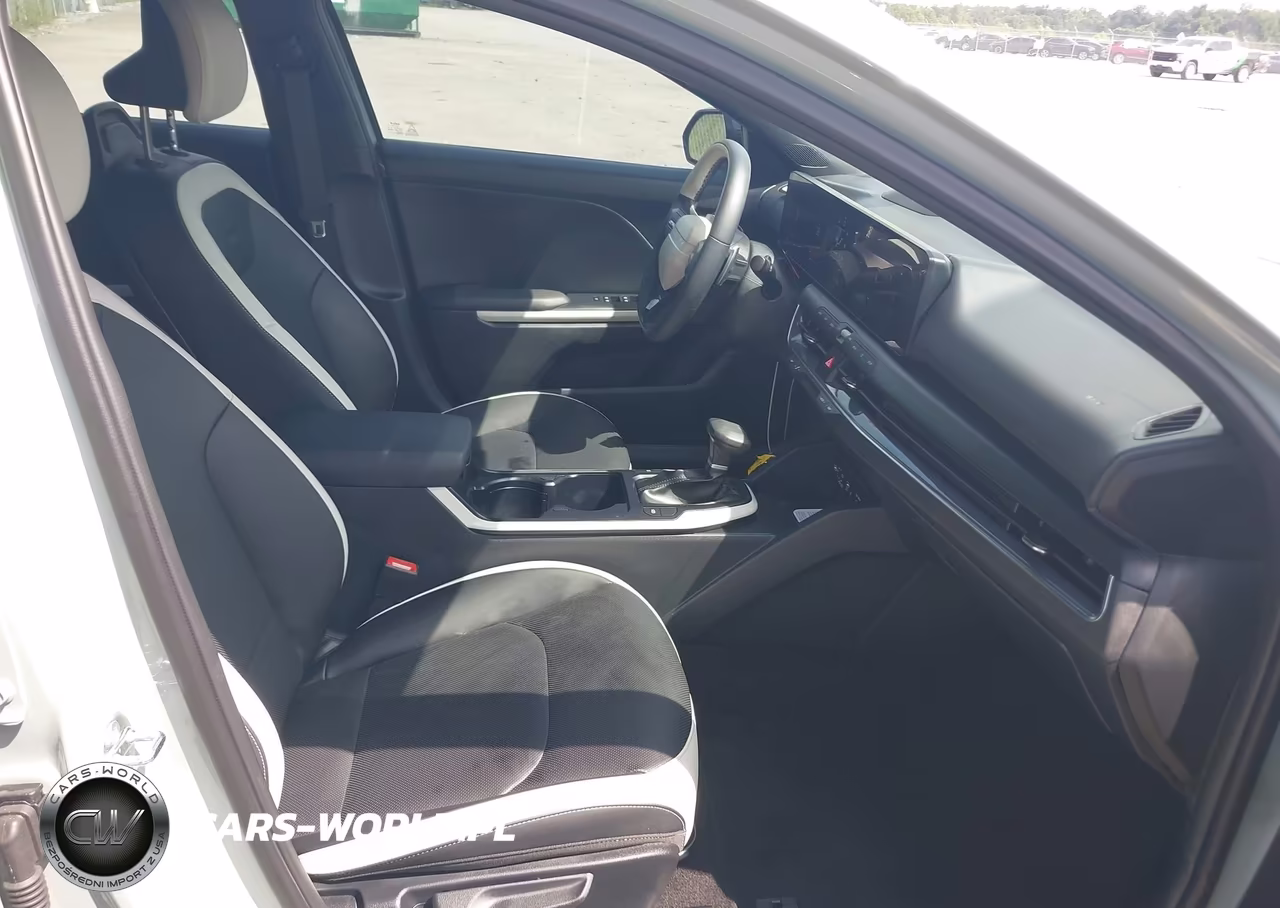 2026 Kia K4 Gt-Line VIN:3KPFW4DE8TE300130 - 5