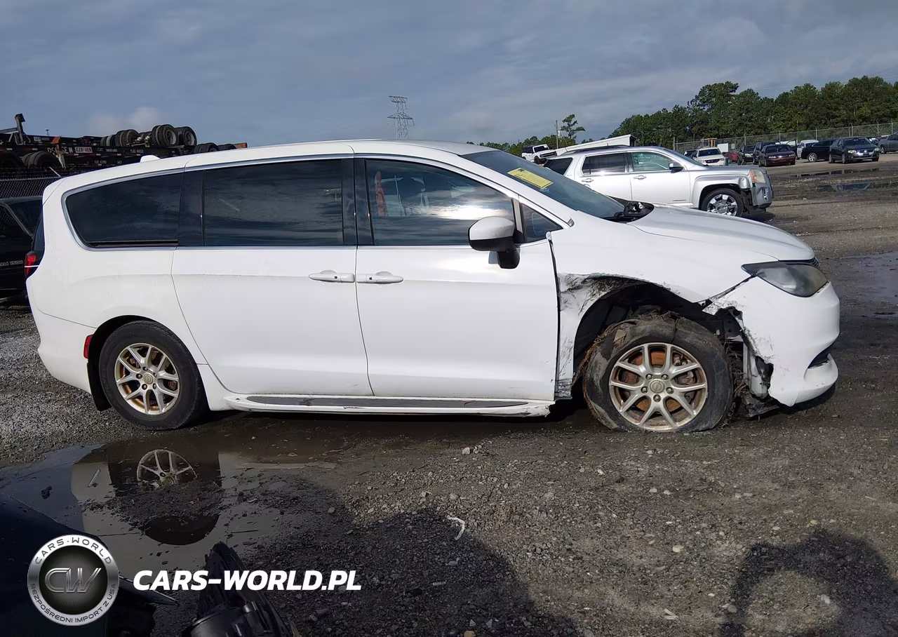 2017 Chrysler Pacifica Touring VIN:2C4RC1DG1HR588763 - 13