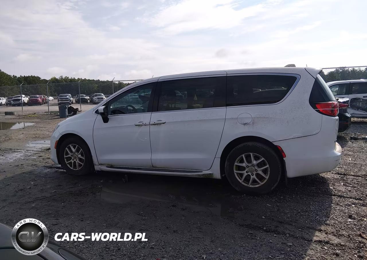 2017 Chrysler Pacifica Touring VIN:2C4RC1DG1HR588763 - 14