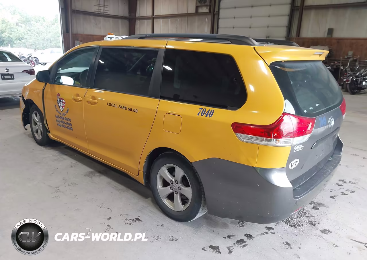2011 Toyota Sienna Le V6 VIN:5TDKK3DCXBS001326 - 3