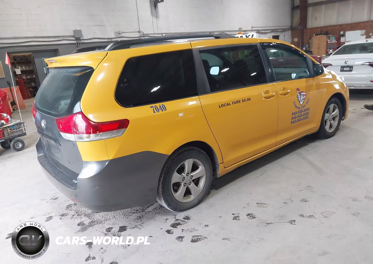2011 Toyota Sienna Le V6 VIN:5TDKK3DCXBS001326 - 4