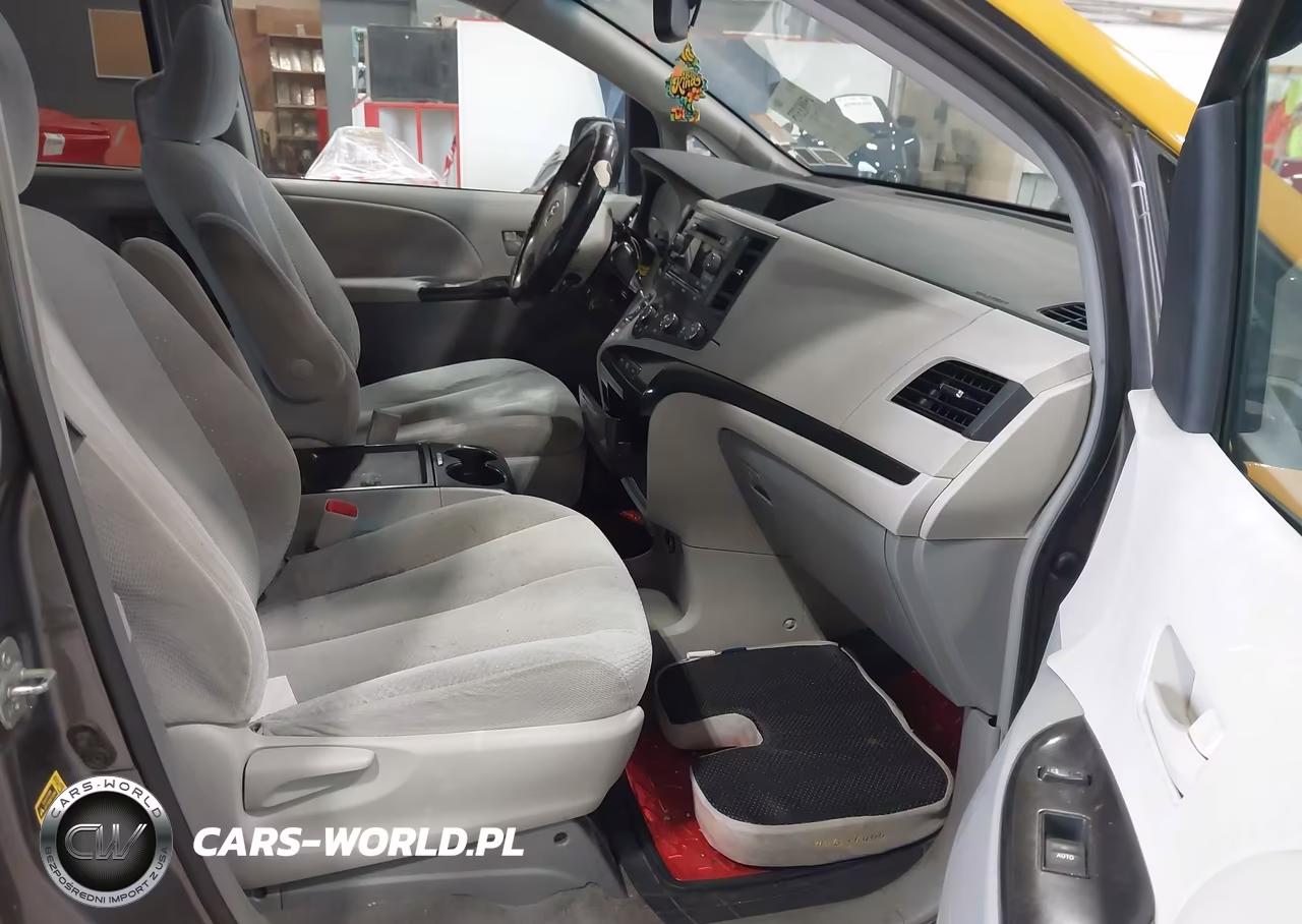 2011 Toyota Sienna Le V6 VIN:5TDKK3DCXBS001326 - 5