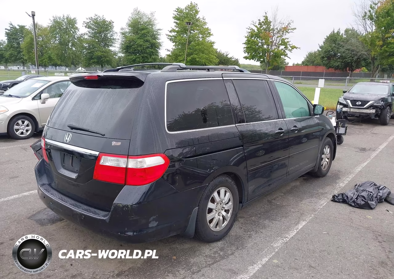 2007 Honda Odyssey Touring VIN:5FNRL38857B050690 - 4