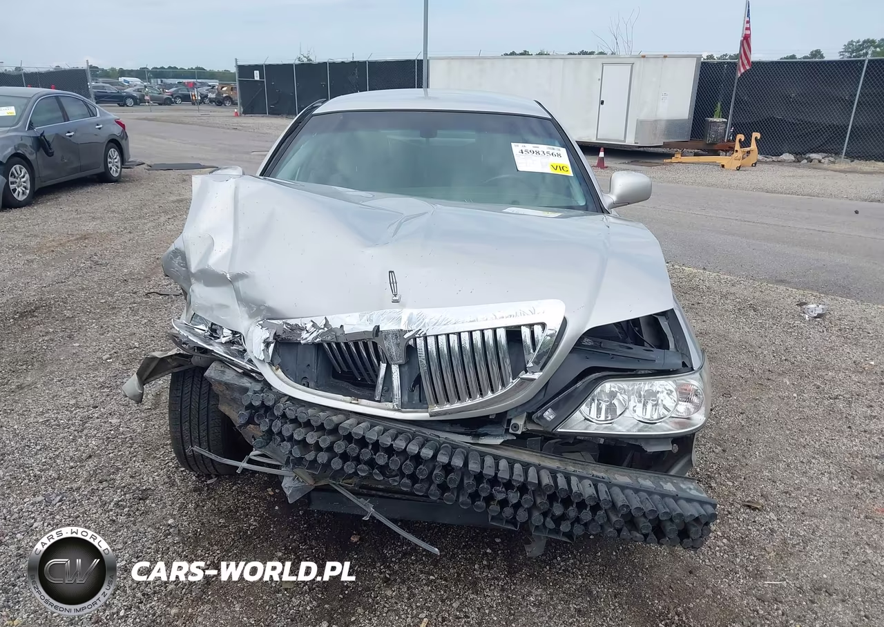 2004 Lincoln Town Car Signature VIN:1LNHM81W34Y636973 - 13