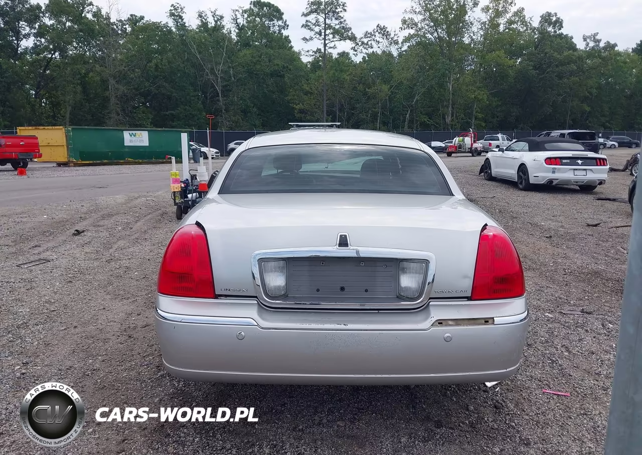 2004 Lincoln Town Car Signature VIN:1LNHM81W34Y636973 - 17