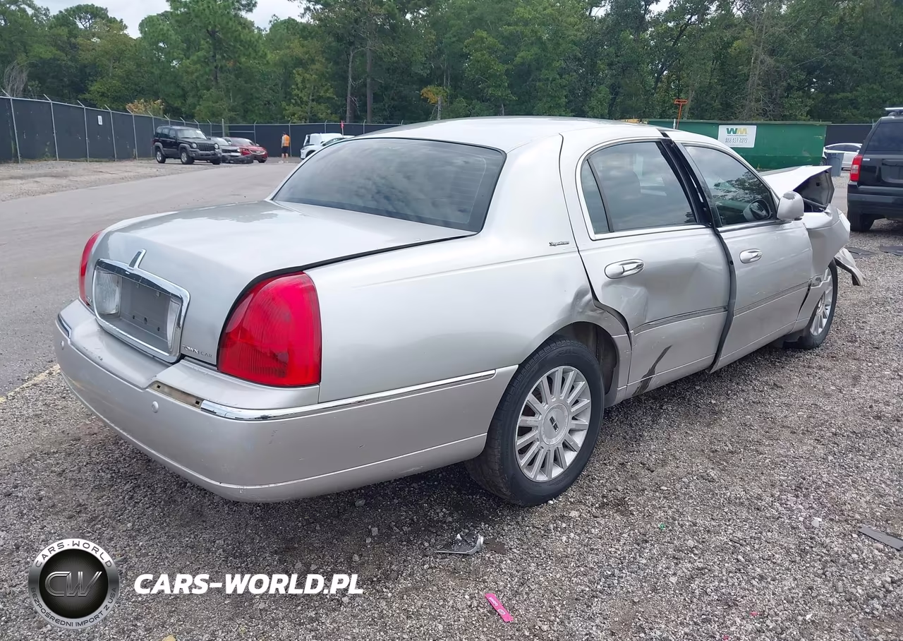 2004 Lincoln Town Car Signature VIN:1LNHM81W34Y636973 - 4