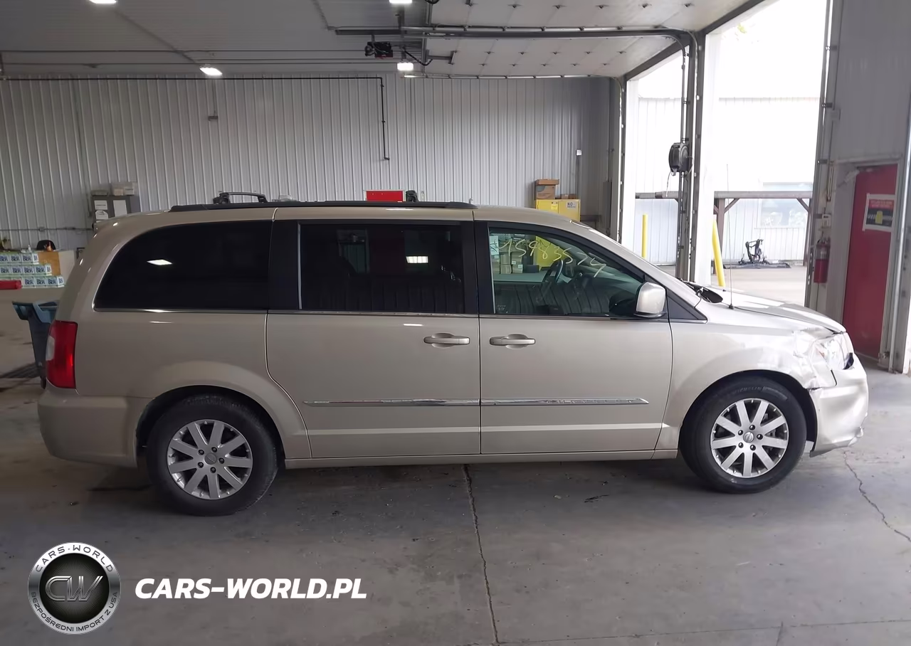 2016 Chrysler Town & Country Touring VIN:2C4RC1BGXGR156139 - 14