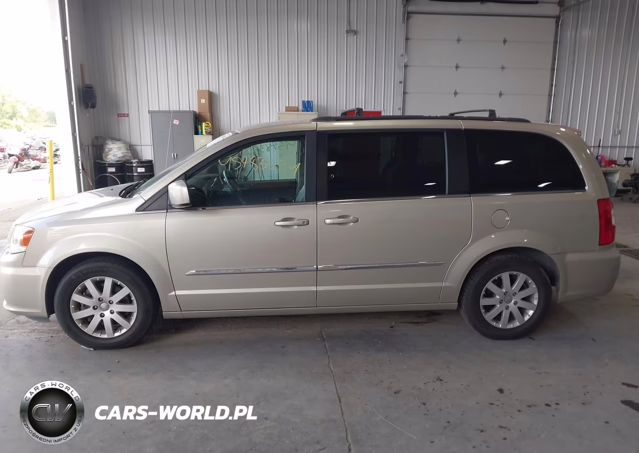 2016 Chrysler Town & Country Touring VIN:2C4RC1BGXGR156139 - 15