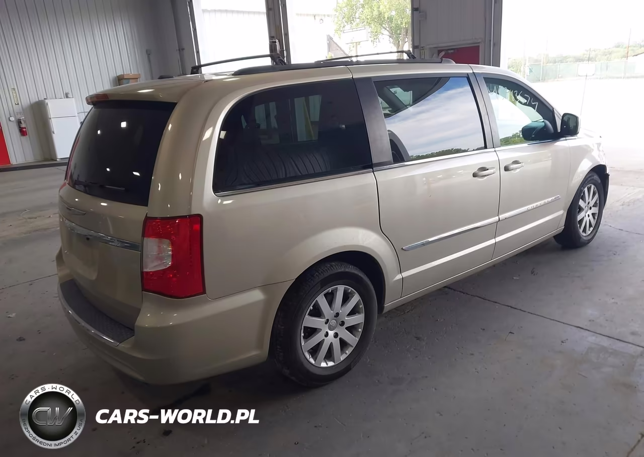 2016 Chrysler Town & Country Touring VIN:2C4RC1BGXGR156139 - 4