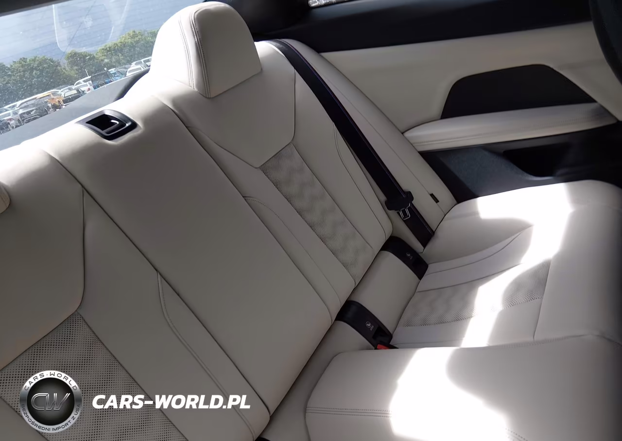 2026 BMW M4 Competition VIN:WBS33HK09VCY33729 - 8