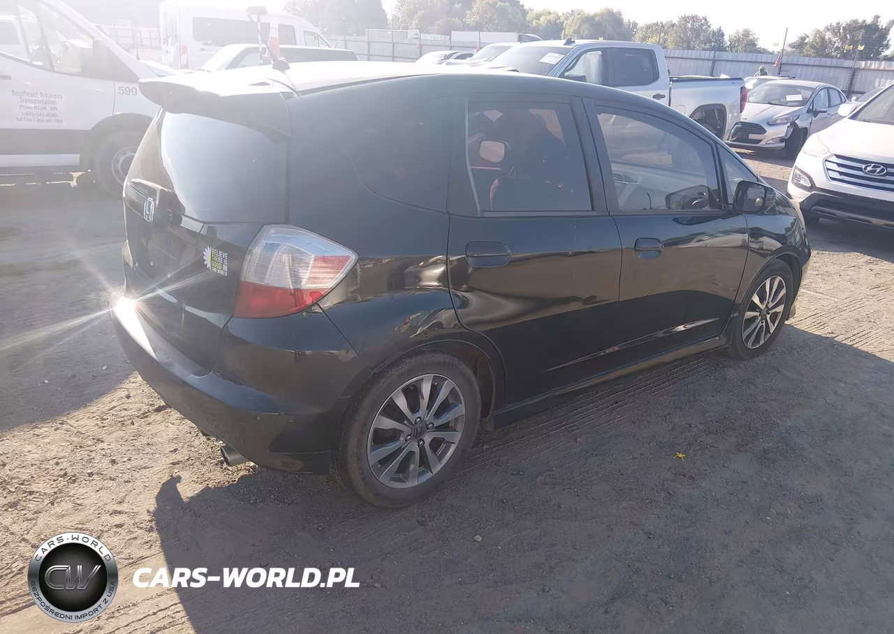 2012 Honda Fit Sport VIN:JHMGE8H55CC013133 - 4